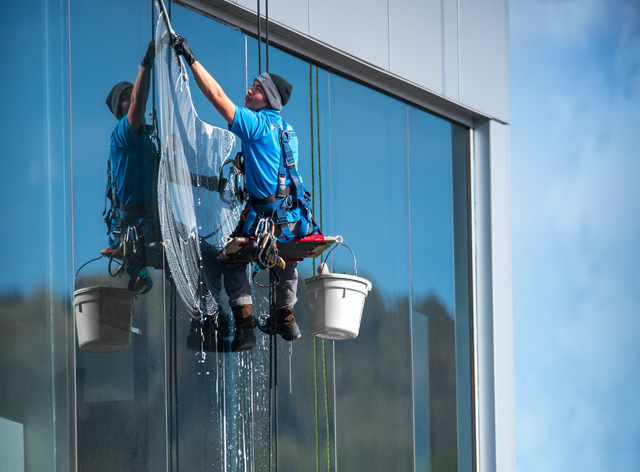 Commercial building window cleaning